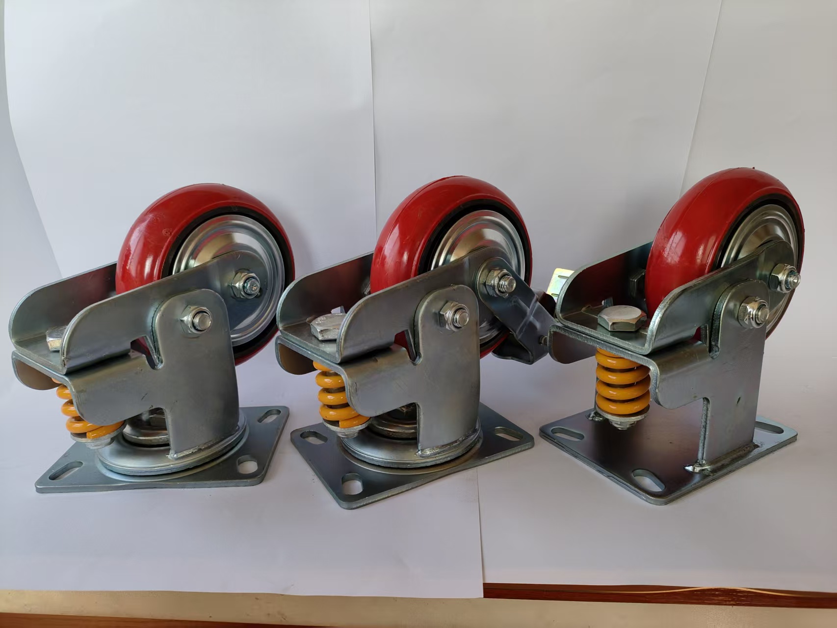 2026高性价比之选：市场脚轮/轻型脚轮制造商怎么选